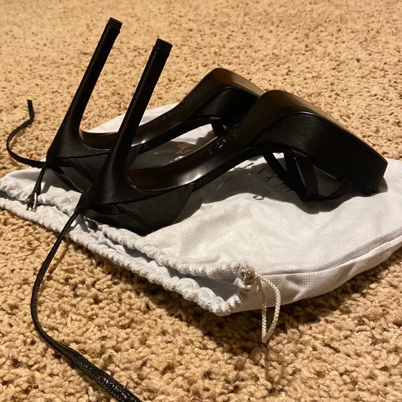 Stuart Weitzman satin black 5” heels size 8 wide - Picture 7 of 12